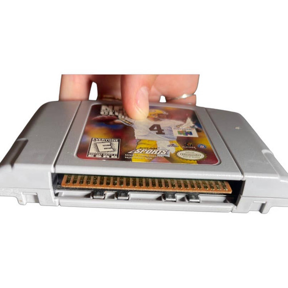 NFL Quarterback Club 99 Retro Vintage Nintendo 64 N64 Video Game - Picture 2 of 5